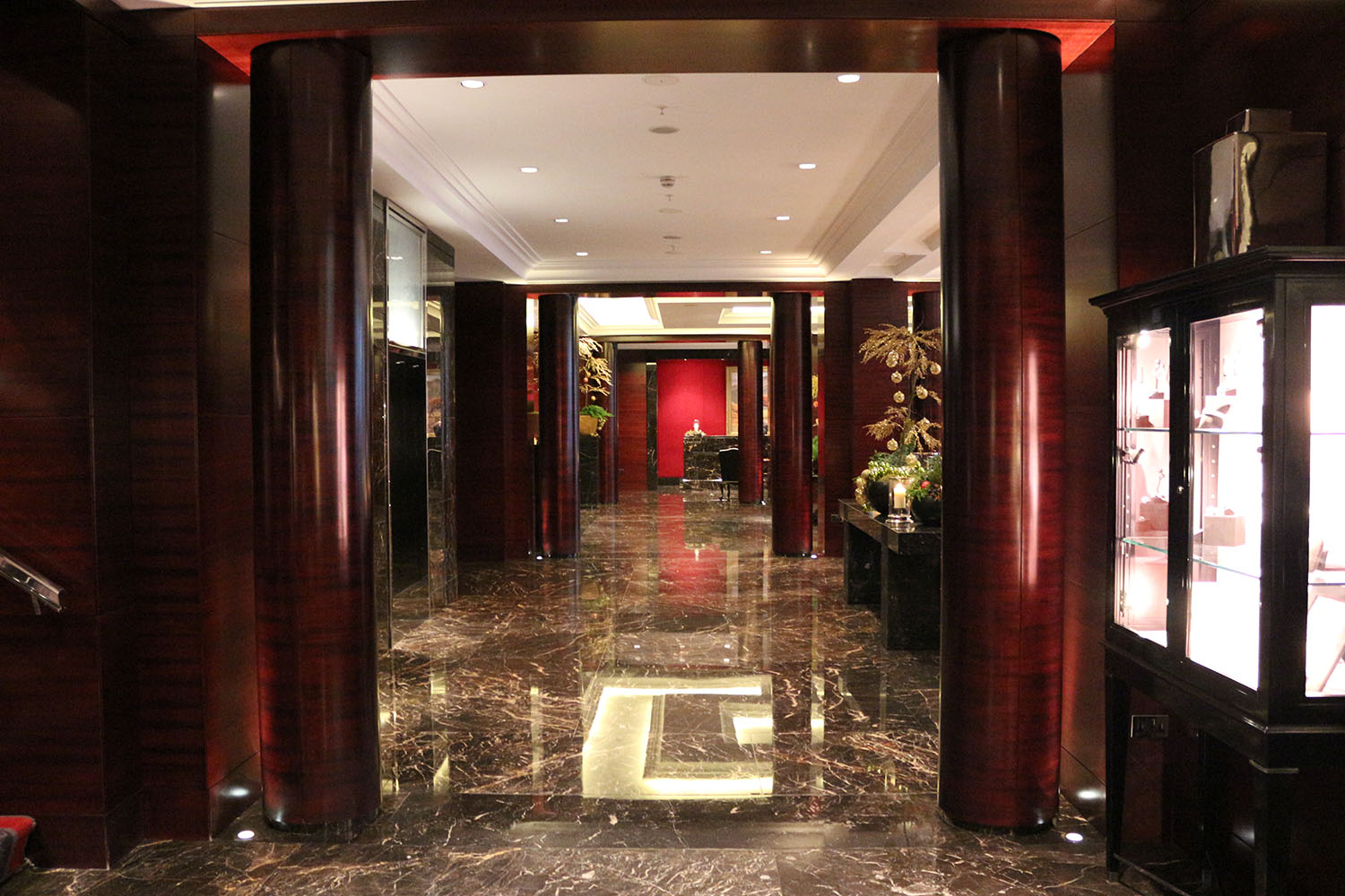 Four Seasons London Hotel Foyer