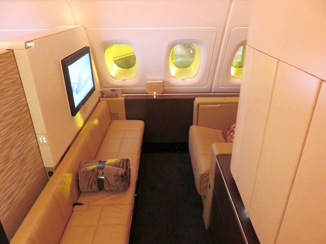 First class 0. Boeing 787‑9 бизнес класс Etihad Airways. Airbus a380 first class. Etihad Airways a380 эконом класс. Etihad a380 эконом.