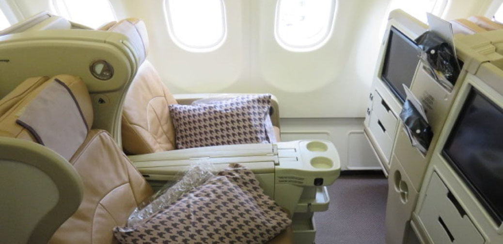 Singapore Airlines vs Cathay Pacific: Which Has The Best Business Class?