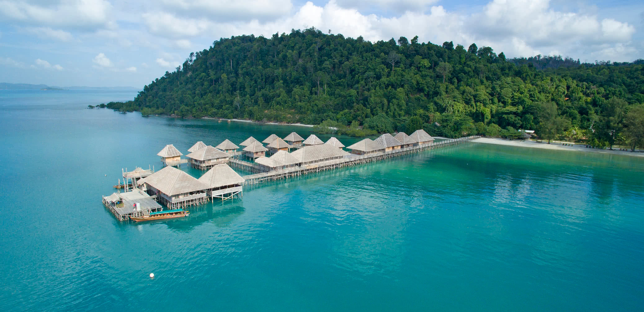 hotel review telunas beach resort near singapore - 7 Penginapan Tepi Pantai Paling Indah di Indonesia