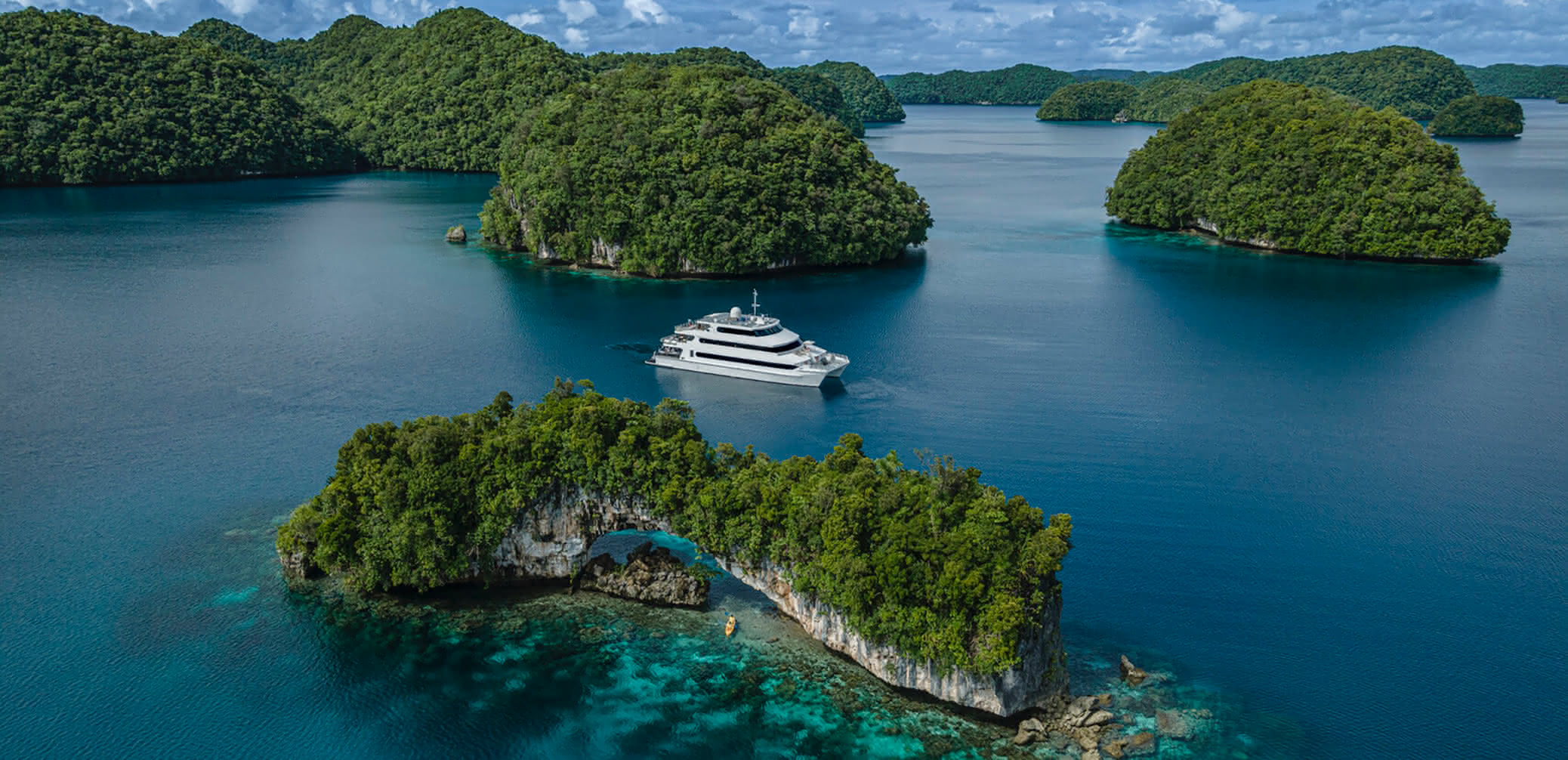 the-best-way-to-book-onto-the-four-seasons-explorer-private-yacht